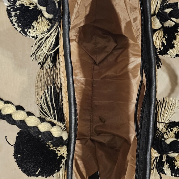 Straw Tote Bag - Picture 3 of 3